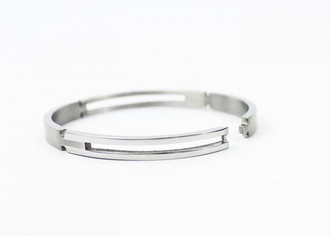 Haute faite sur commande de charme de bracelets classiques d'acier inoxydable polie pour des femmes