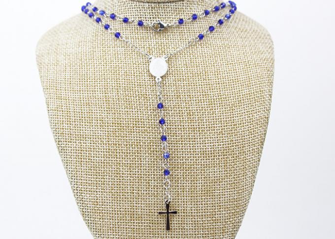Le collier catholique de chapelet d'acier inoxydable, cristal perle le collier croisé de chapelet