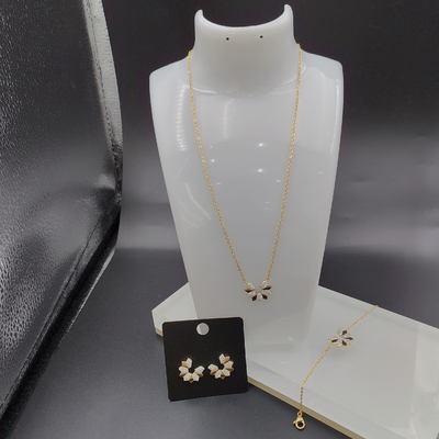 Les dernières boucles d'oreilles en acier inoxydable de couleur or, collier, bracelet avec pierre de pluie pour une femme populaire