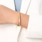 Bracelet multi Ivy And Max Gold Finish de bracelet de filles de coeurs de couleur d'émail blanc