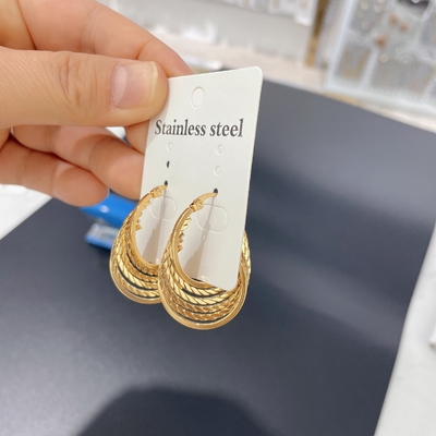 Boucle d'oreille hypoallergénique de style simple pour une sophistication simple