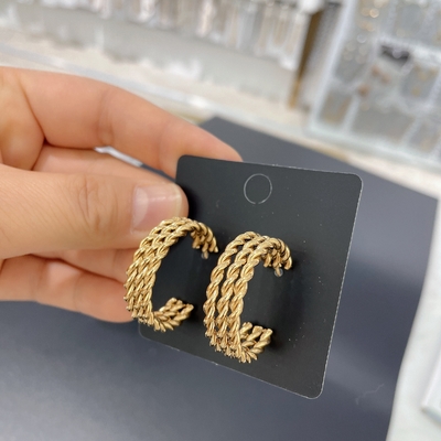Boucle d'oreille hypoallergénique de style simple pour une sophistication simple