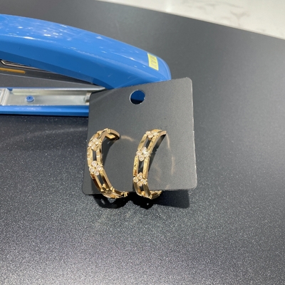 Boucle d'oreille hypoallergénique de style simple pour une sophistication simple