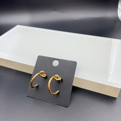 Boucle d'oreille hypoallergénique de style simple pour une sophistication simple