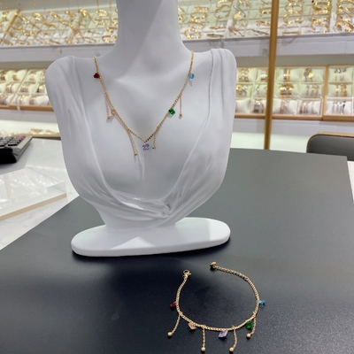 Nouvelle arrivée à la mode High Polish La plus récente couleur dorée Boucle d'oreille en acier inoxydable, Collier, Bracelet pour Dame
