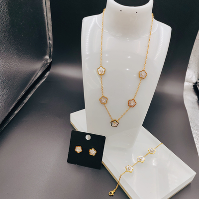 Nouvelle arrivée à la mode High Polish La plus récente couleur dorée Boucle d'oreille en acier inoxydable, Collier, Bracelet avec coquille pour dame