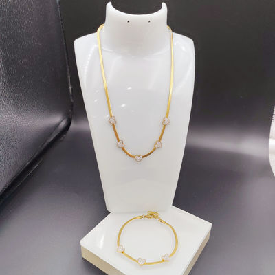 Nouvelle arrivée à la mode High Polish La plus récente couleur dorée Boucle d'oreille en acier inoxydable, Collier, Bracelet pour Dame