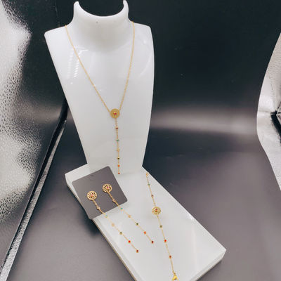Nouveau arrivée Les dernières lignes tendance Couleur or Boucle d'oreille en acier inoxydable, Collier, Bracelet pour femme